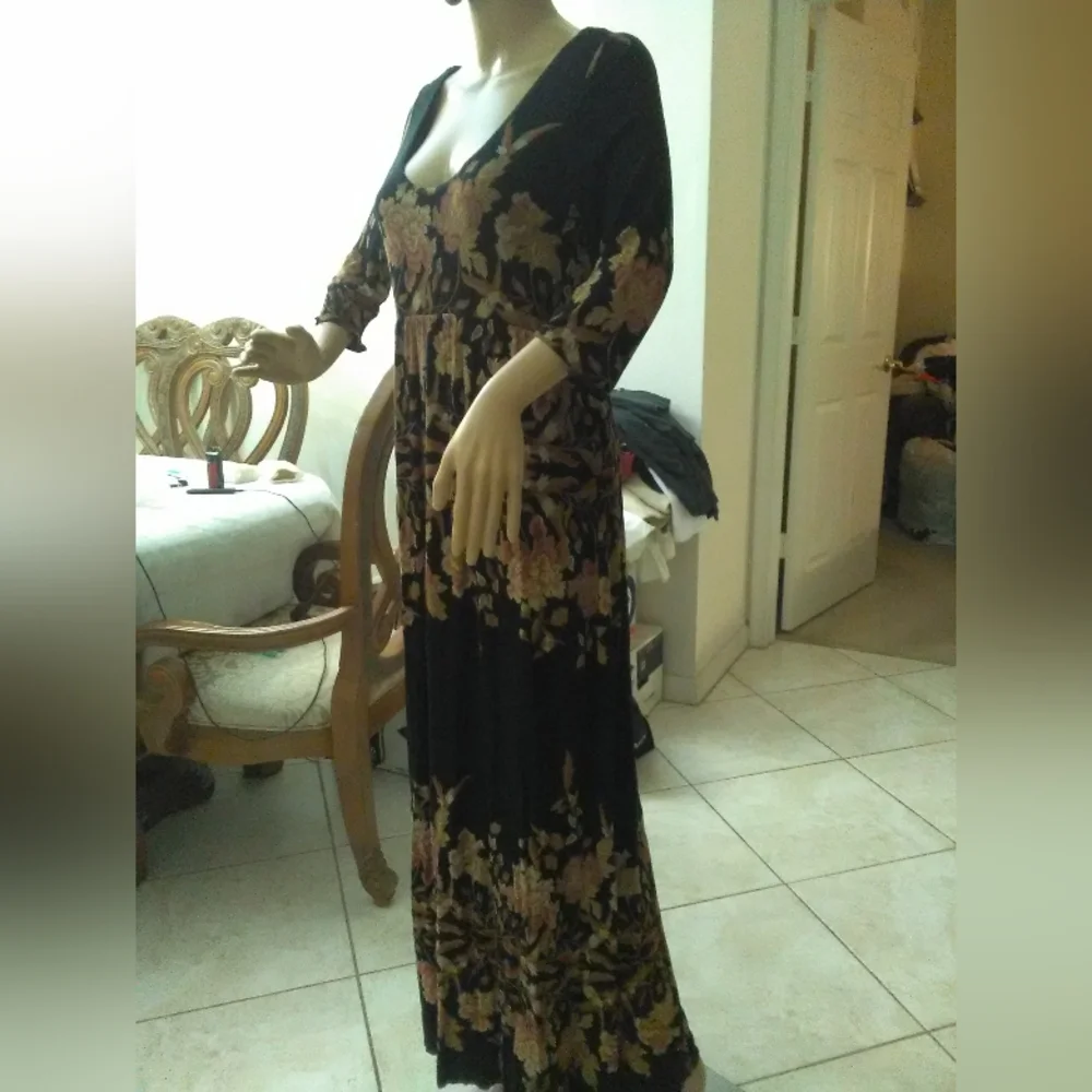 BNWOT FREE PEOPLE MAXI DRESS BLACK W/ BEAUTIFUL FLORALS LOVELY FLOWING SZ. MED - Picture 8 of 8